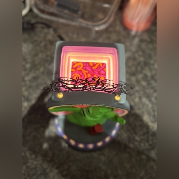 OOGIE BOOGIE’S CASINO NIGHTMARE BEFORE CHRISTMAS SCENTSY WARMER RARE - Picture 5 of 15